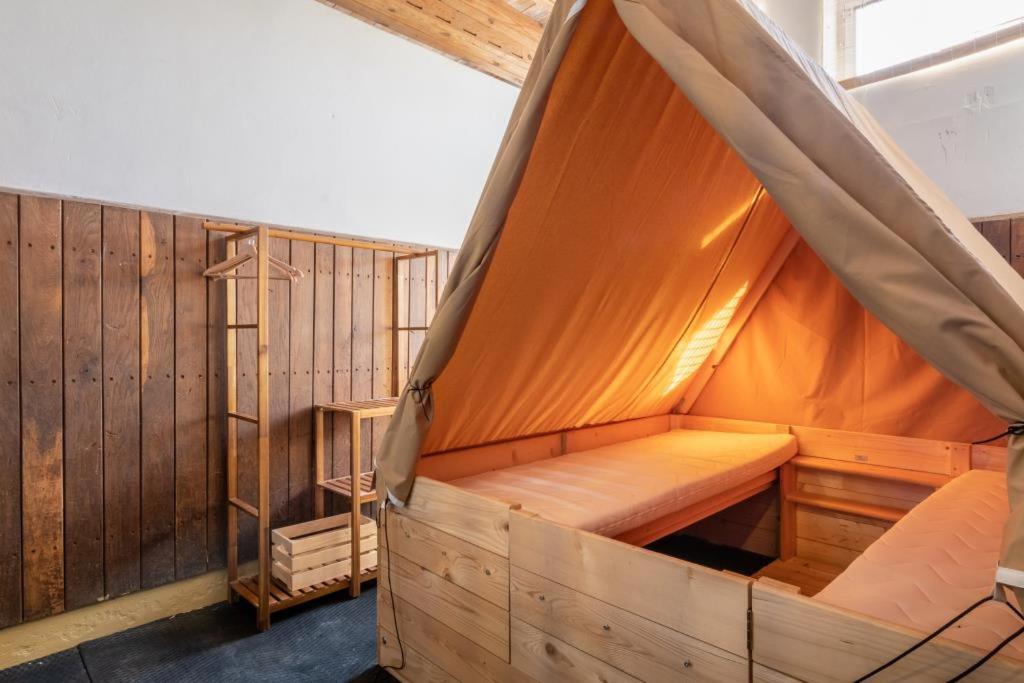 Farma Slunecny Dvur Apartmany A Family Stany Strecha Pod Strechou Hermanuv Mestec Exterior photo